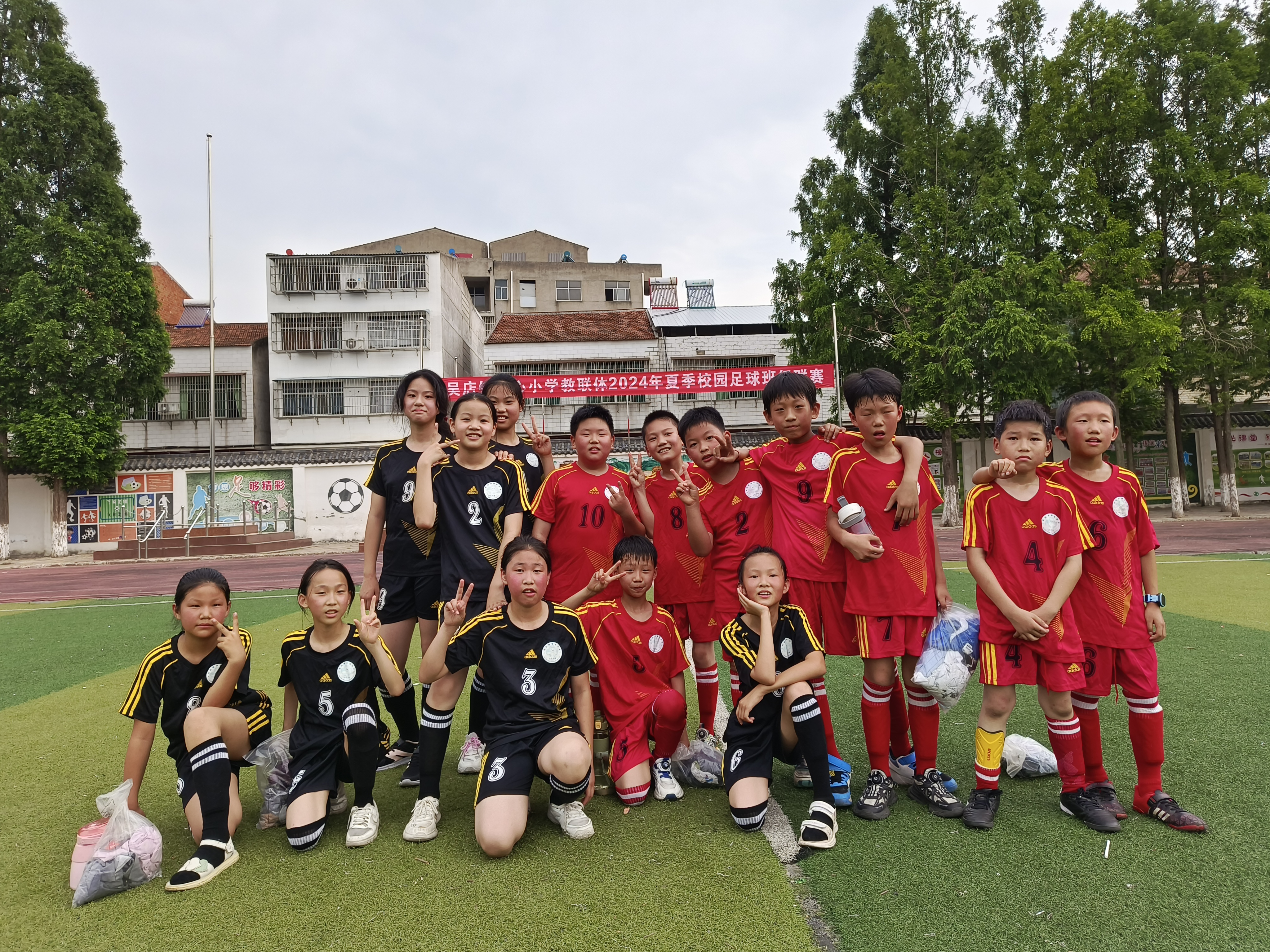 关于热血拼搏：女子足球运动健将今日火热对阵的信息