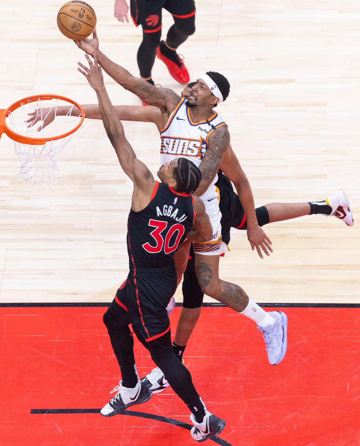 猛龙队在比赛中势不可挡，取得了胜利