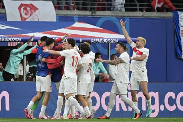 欧洲杯揭幕战震撼来袭，热身赛成为国家队最后冲刺的简单介绍