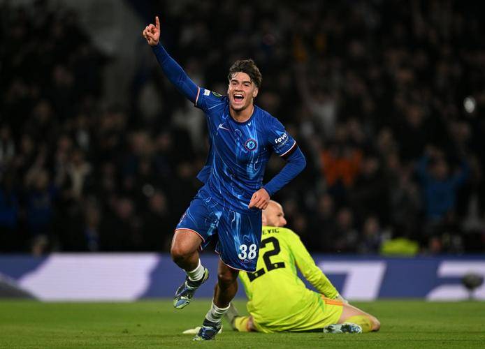 包含罗马主场胜卡利亚里：继续追赶前四的词条