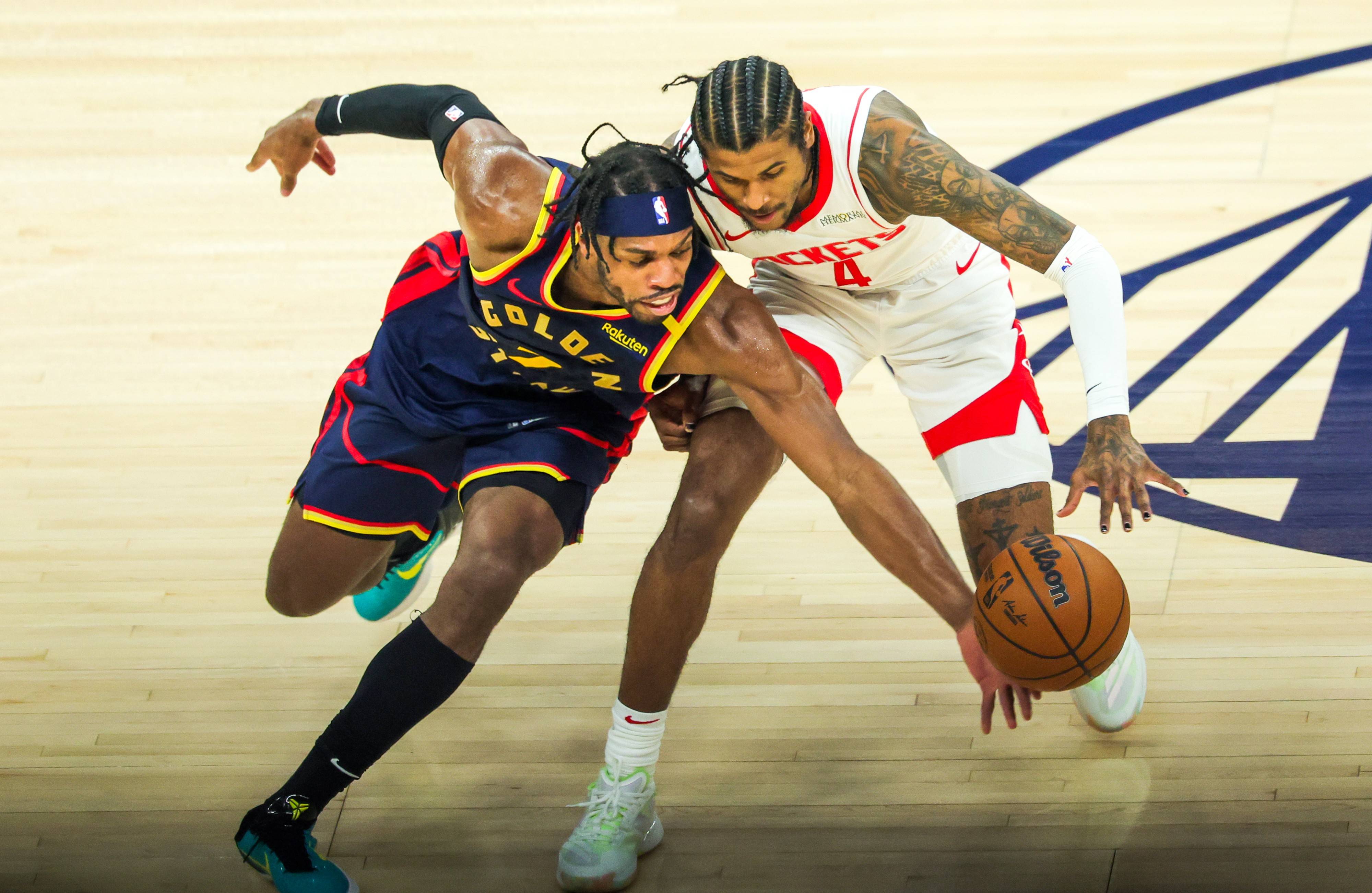 勇士队主场取胜，领先火箭队一场