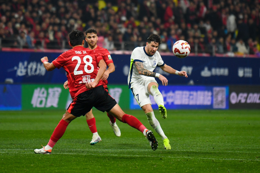 新赛季首秀,球员们信心满满,力求好成绩 新赛季首秀,球员们信心满满,力求好成绩